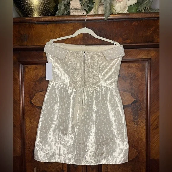 NWT Reformation- Ciaran Mini Dress in Ivory Brocade. Size 10 - Picture 5 of 10